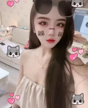 三点粉的98年好身材美女