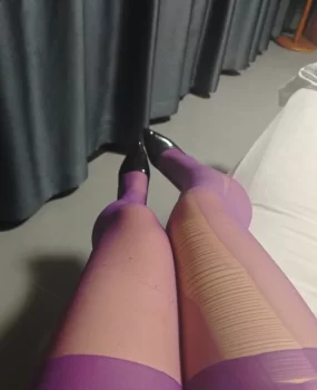 青山性感颜值爆乳妹子