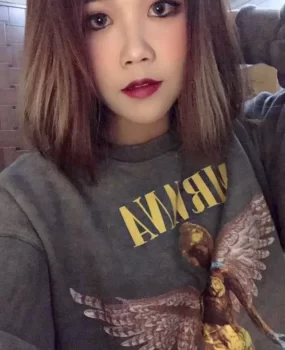 一个年轻的妹子